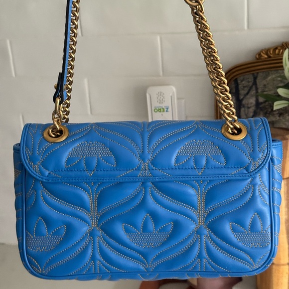 Gucci Blue Quilted Shoulder Bag with Gold Accents - Picture 3 of 5